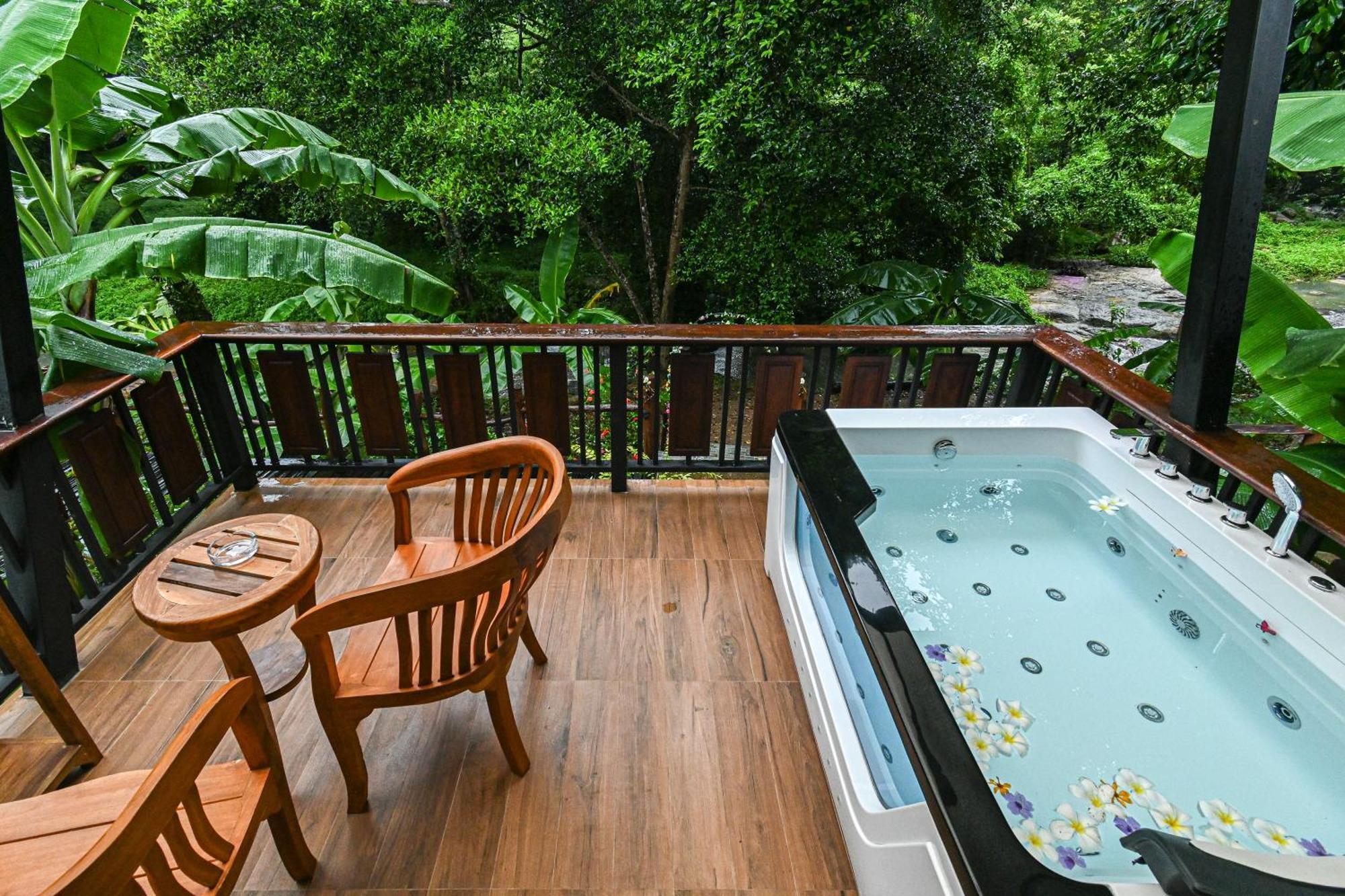 Cascade Tara Hotel Na Mueang Екстериор снимка
